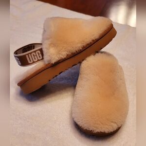 UGG Riana fluff slides